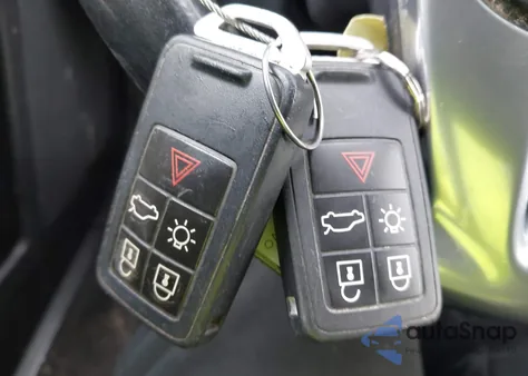 2017 Volvo Xc60 T5 Dynamic z USA, uszkodzony, nr VIN YV440MRR1H2040224